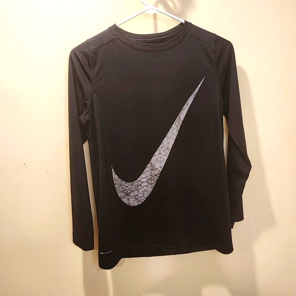 Nike women,s Black Athletic Short 3/4 sleeves size L - Picture 1 of 11